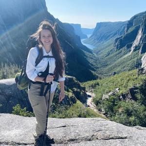 Meet your Posher, Chloe